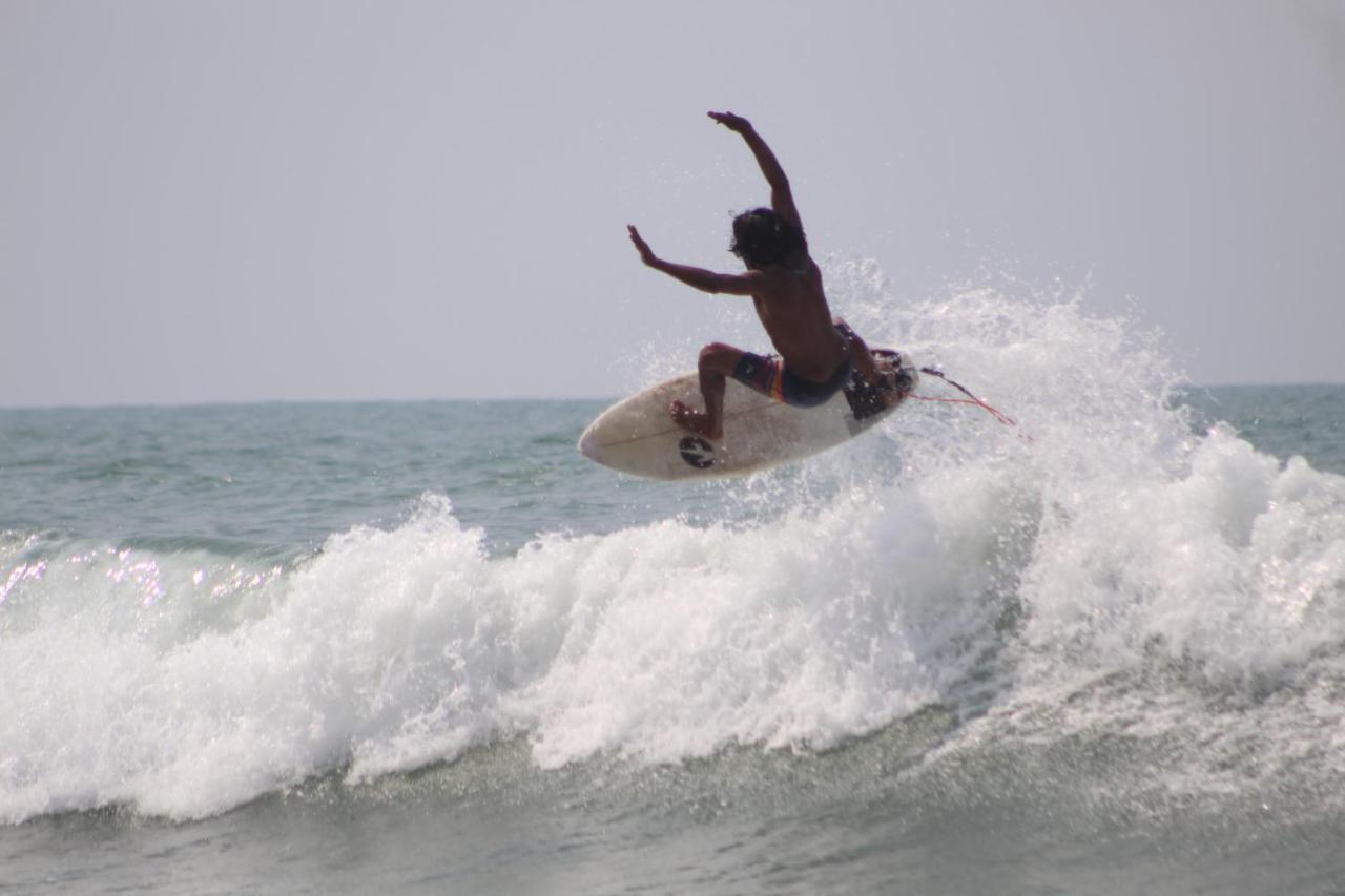 Hostal Puerto Engabao "El Surf Shelter" Bagian luar foto